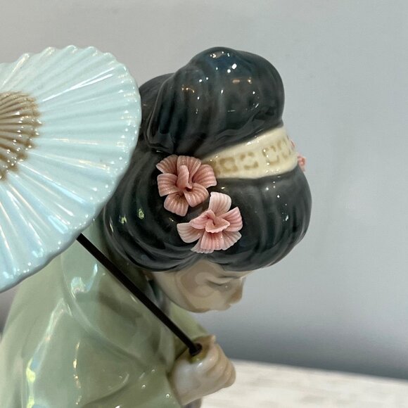 LLADRO 4988 Oriental Spring Geisha with Parasol Umbrella Porcelain Figurine - Picture 10 of 11